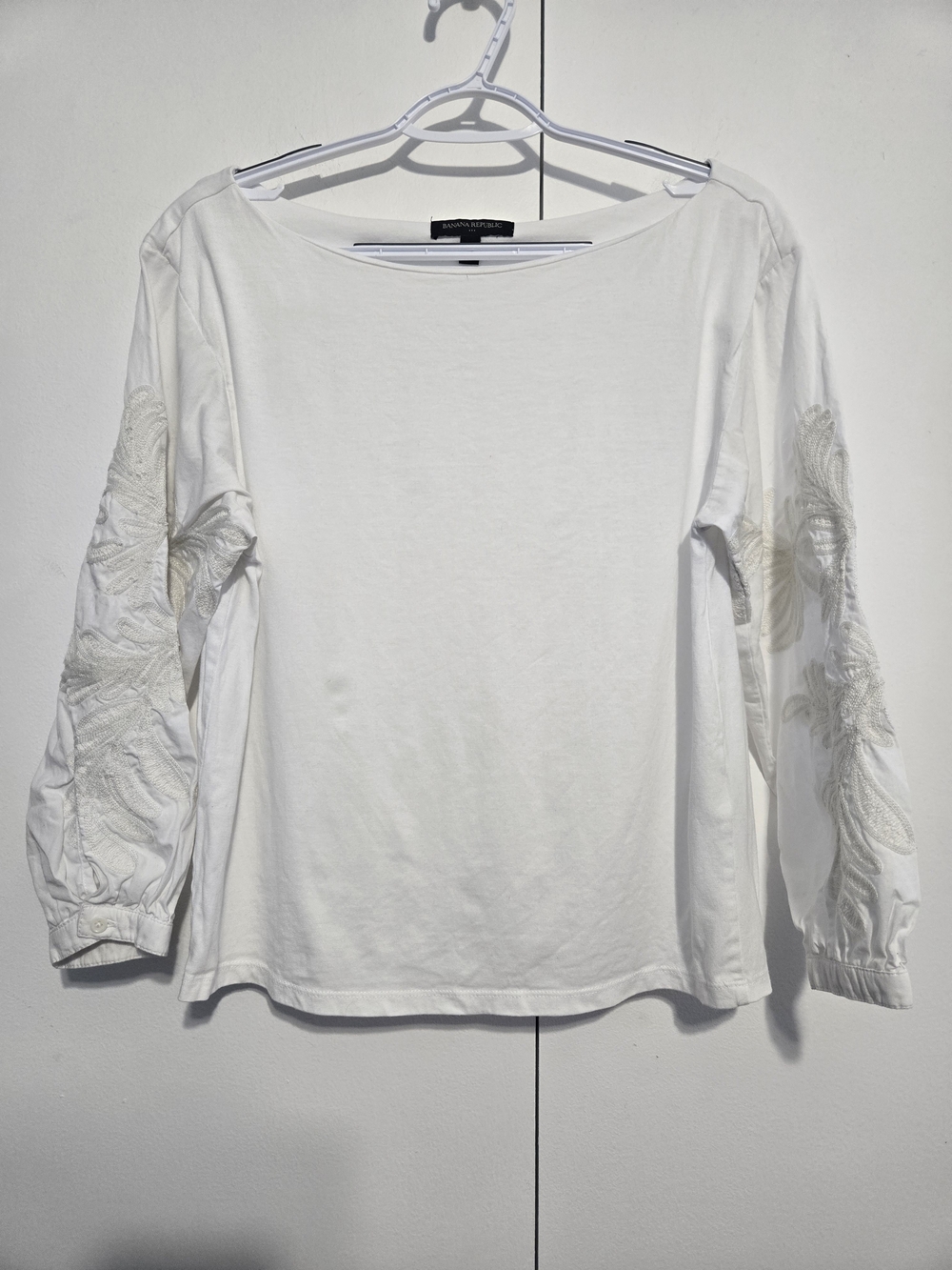 Banana Republic White Embroidered Sleeve Top Womens Small Boho